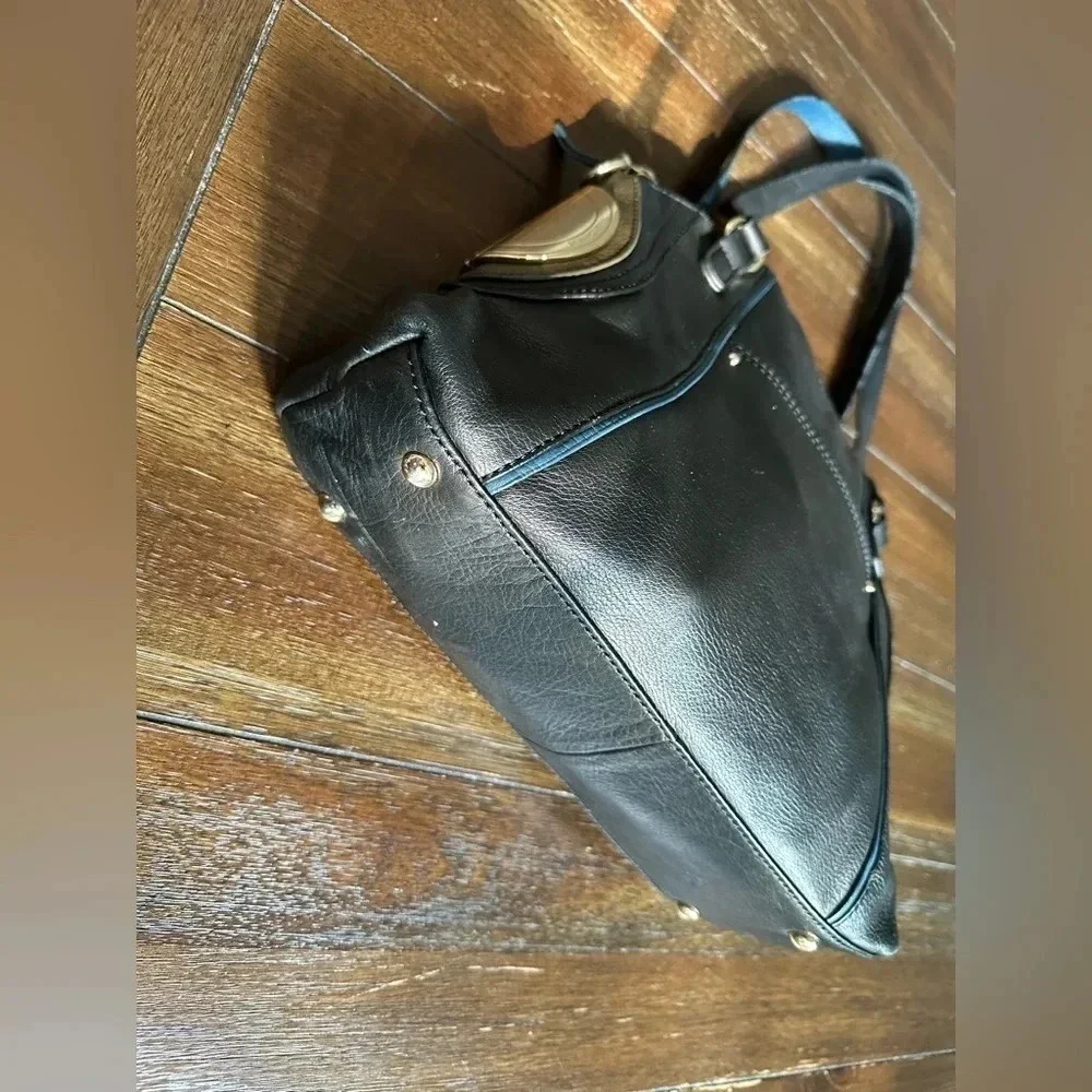 B. Makowsky shoulder bag
